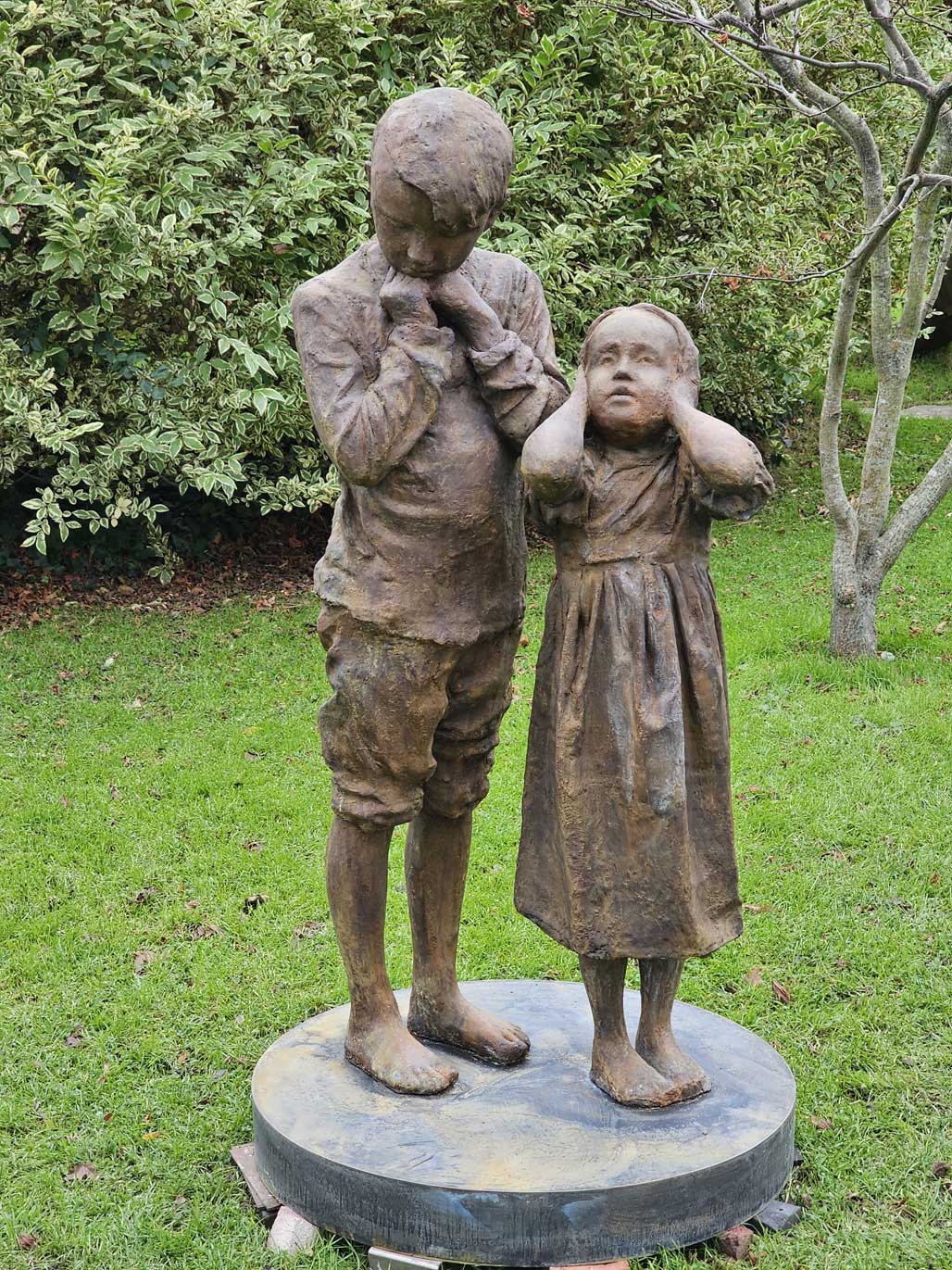 OS Statue med